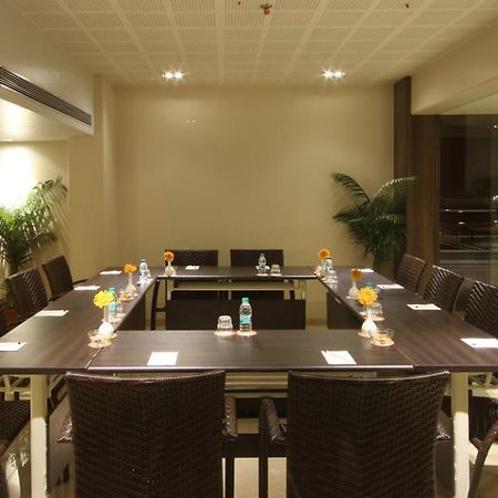 The Maharaja Business Hotel Mumbai Exterior photo