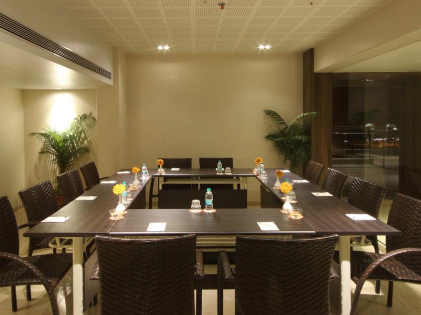 The Maharaja Business Hotel Mumbai Exterior photo